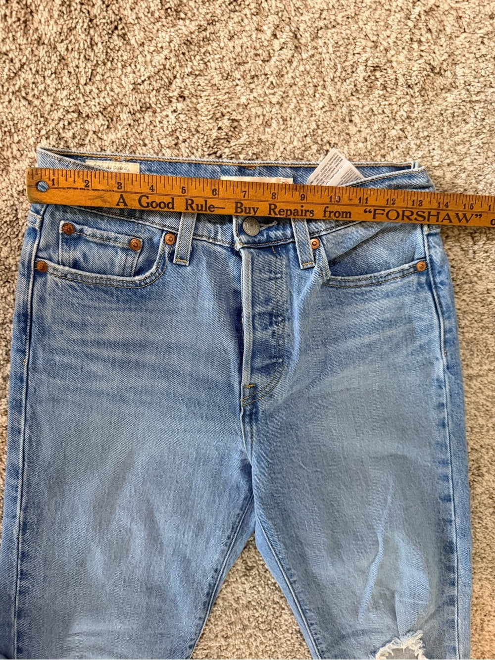 GT-0108 Levi’s Premium Wedgie Straight Jeans 26 High Rise Distressed Light Wash