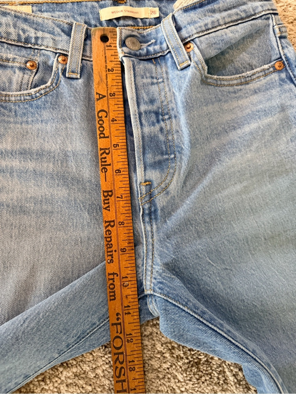 GT-0108 Levi’s Premium Wedgie Straight Jeans 26 High Rise Distressed Light Wash
