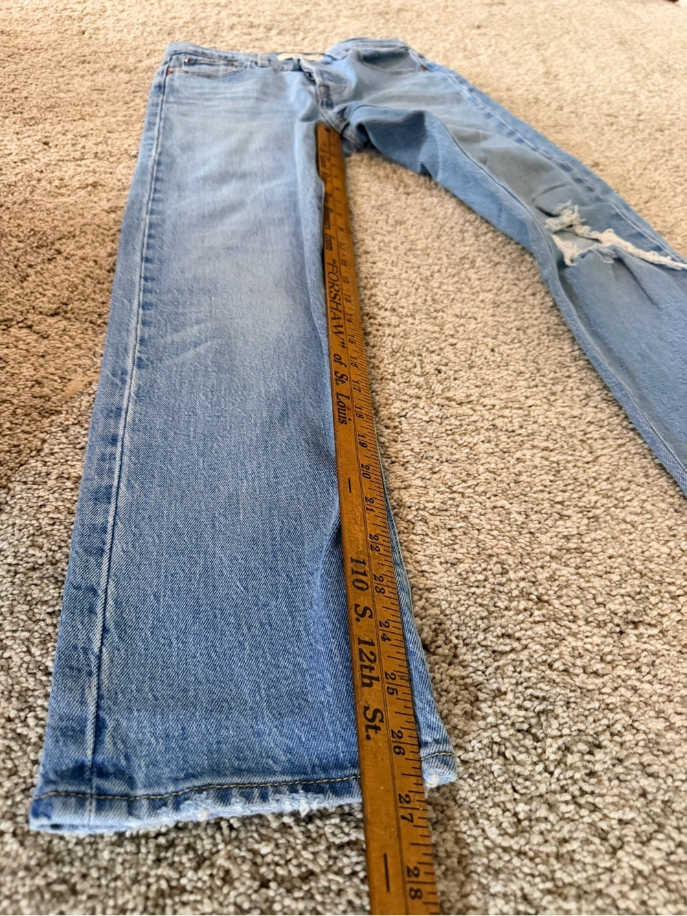 GT-0108 Levi’s Premium Wedgie Straight Jeans 26 High Rise Distressed Light Wash