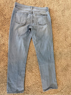 GT-0111 Old Navy WOW Boyfriend Jeans 8 Mid Rise Light Wash Straight Leg