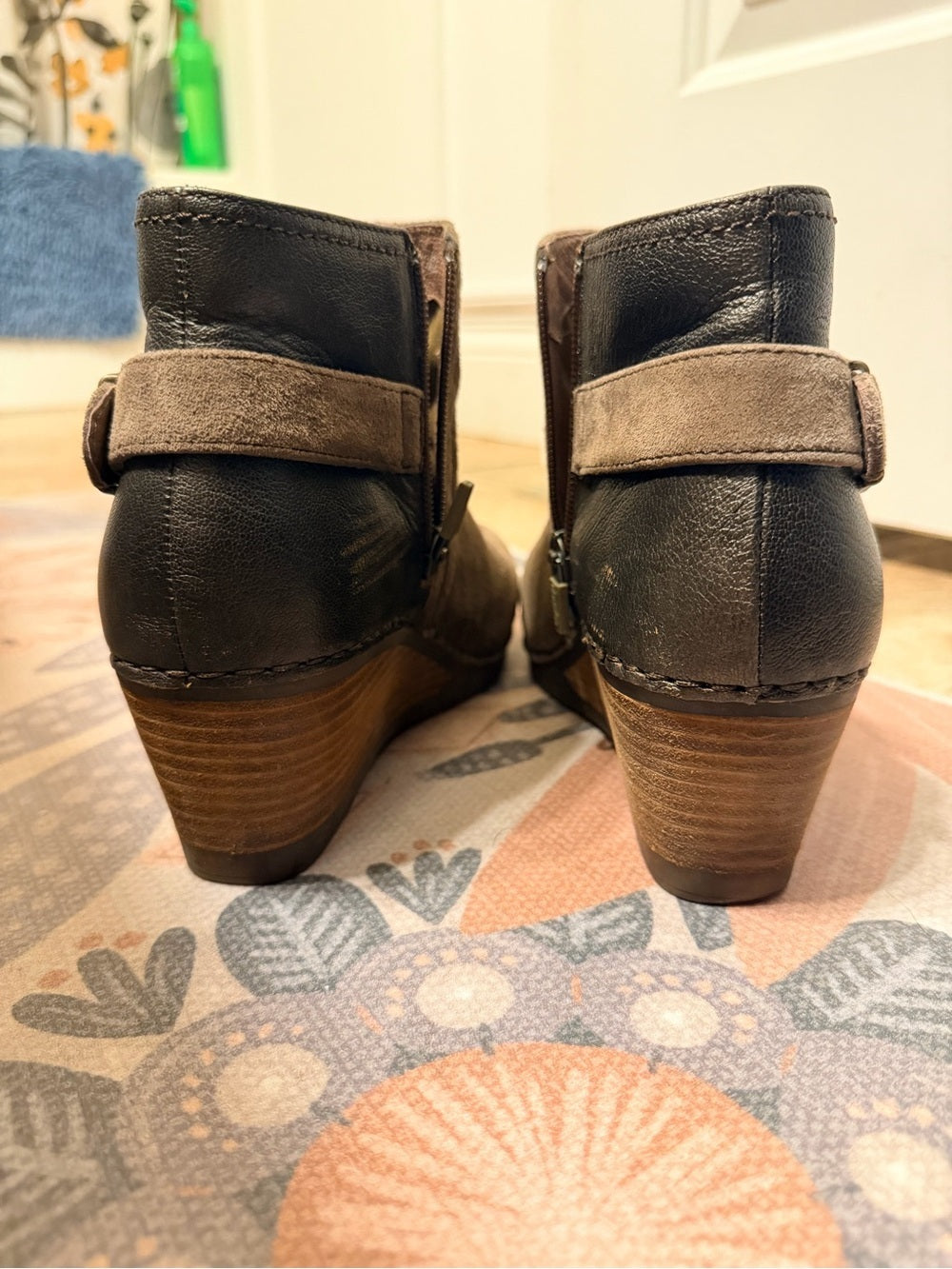 Dansko Taupe Suede Leather Wedge Booties 38 Side Zip Cutout Ankle Boots