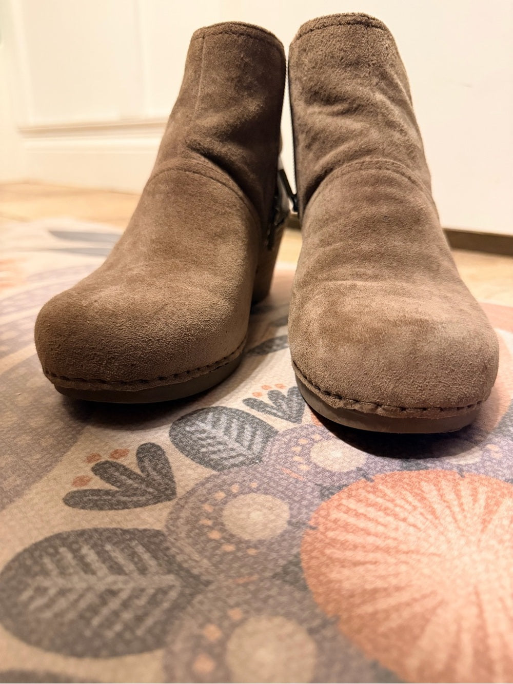 Dansko Taupe Suede Leather Wedge Booties 38 Side Zip Cutout Ankle Boots