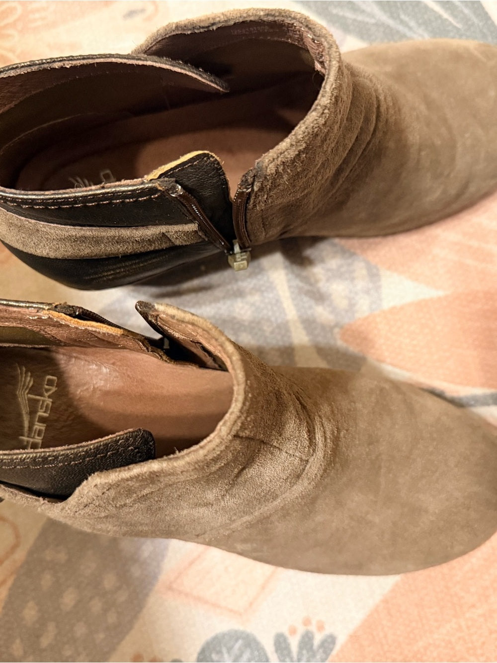 Dansko Taupe Suede Leather Wedge Booties 38 Side Zip Cutout Ankle Boots