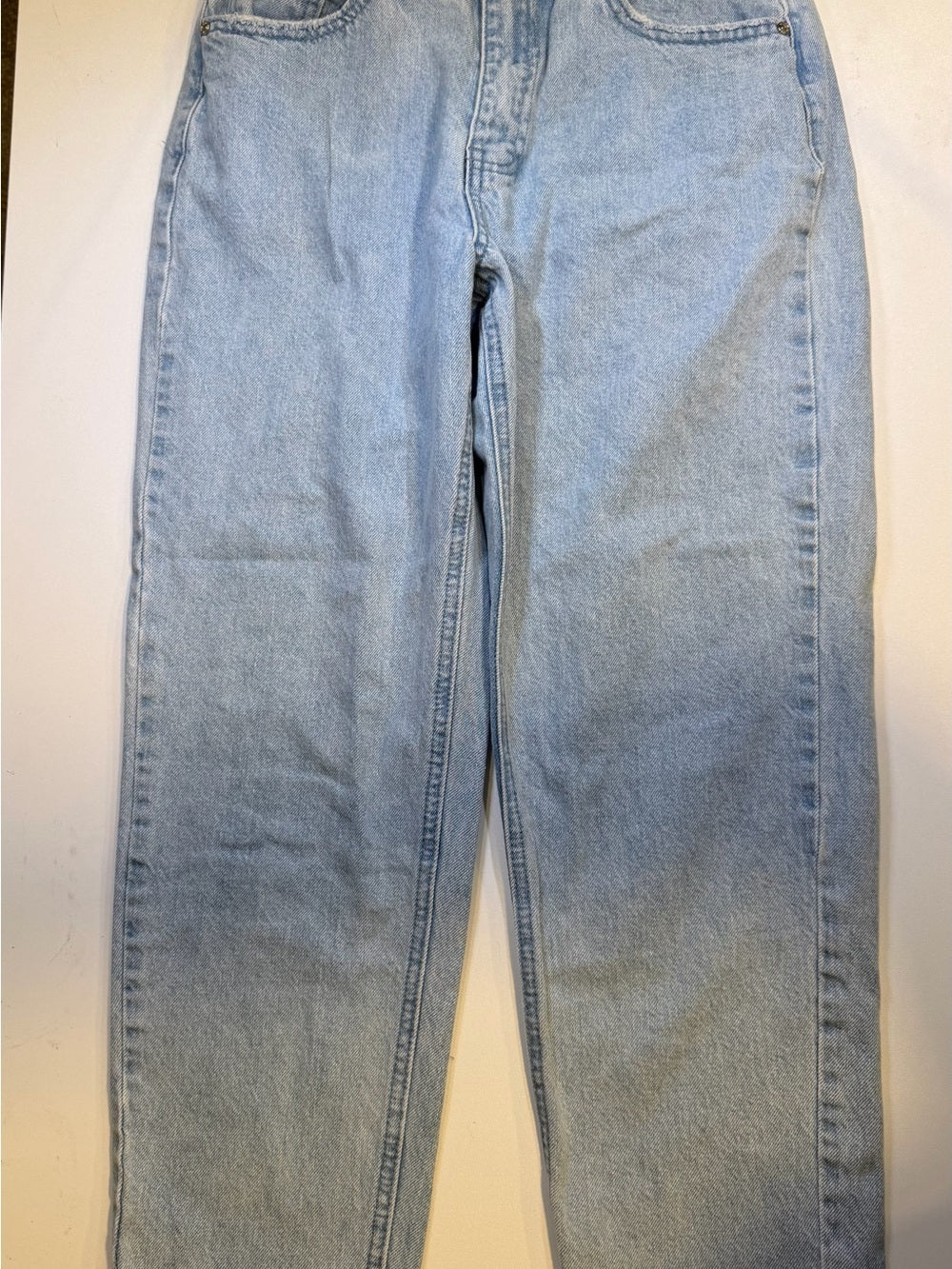 GT-0138 Missguided Petite High Rise Straight Jeans US 4 Light Wash Raw Hem