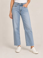 GT-0138 Missguided Petite High Rise Straight Jeans US 4 Light Wash Raw Hem