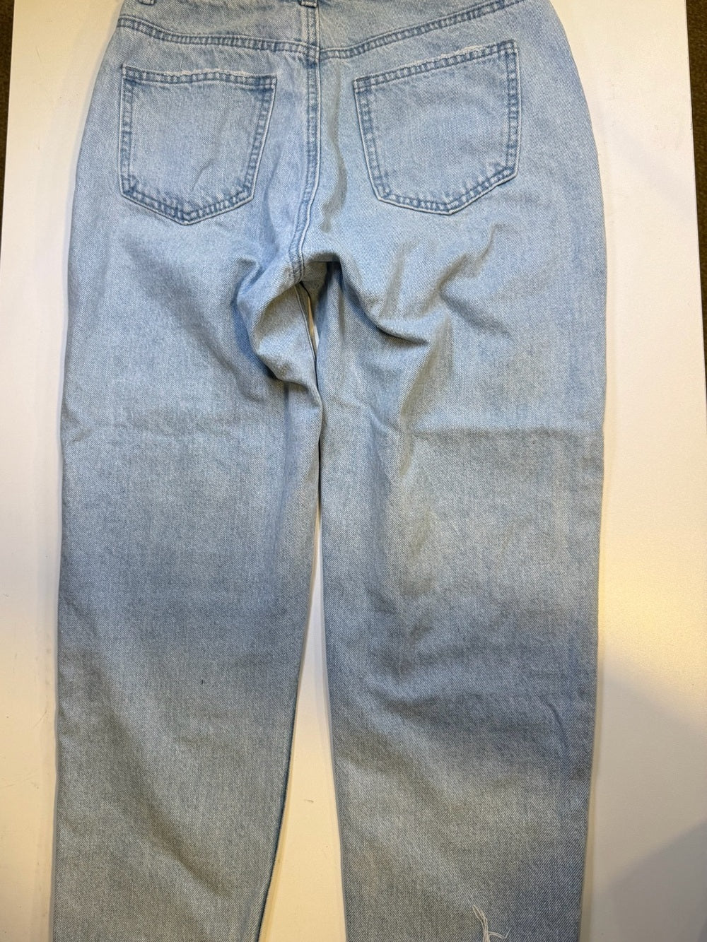 GT-0138 Missguided Petite High Rise Straight Jeans US 4 Light Wash Raw Hem