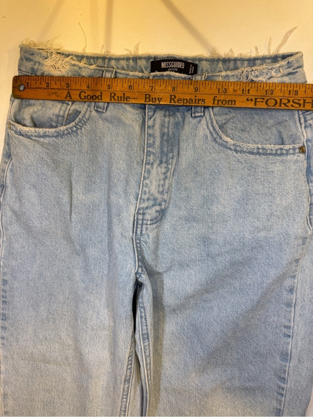 GT-0138 Missguided Petite High Rise Straight Jeans US 4 Light Wash Raw Hem