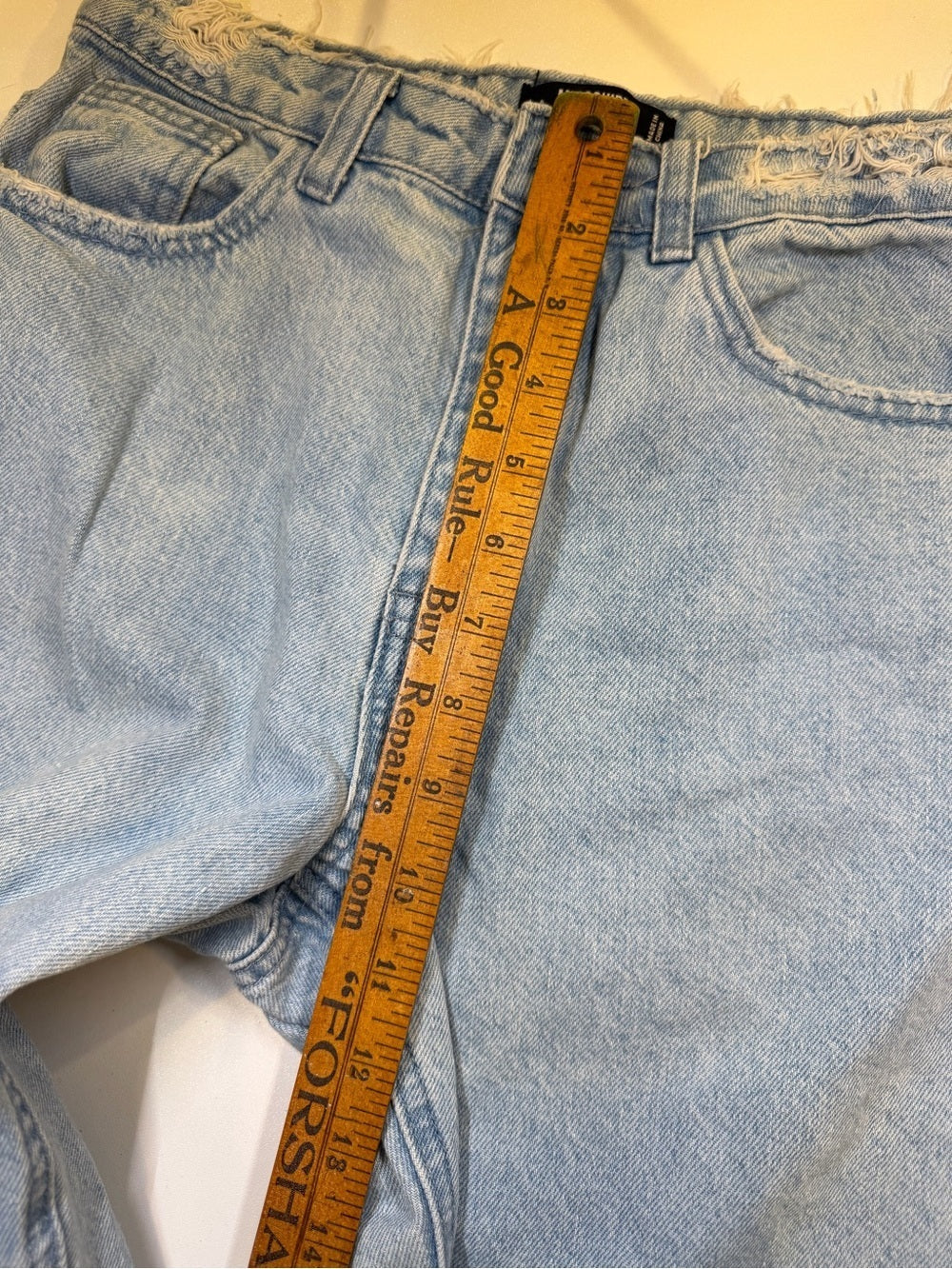 GT-0138 Missguided Petite High Rise Straight Jeans US 4 Light Wash Raw Hem