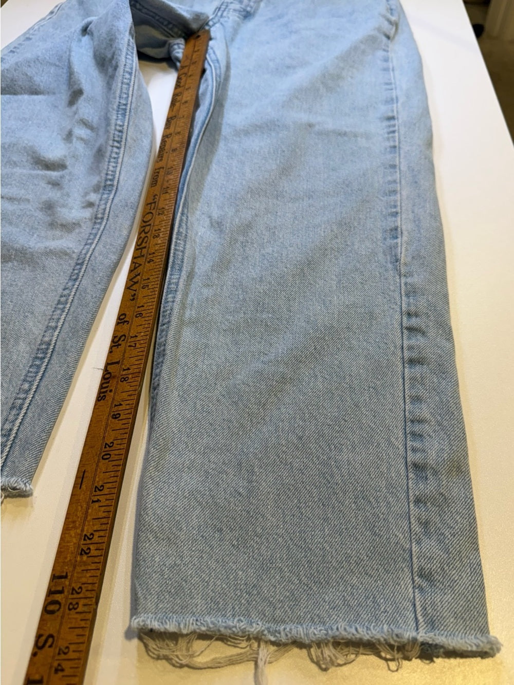 GT-0138 Missguided Petite High Rise Straight Jeans US 4 Light Wash Raw Hem