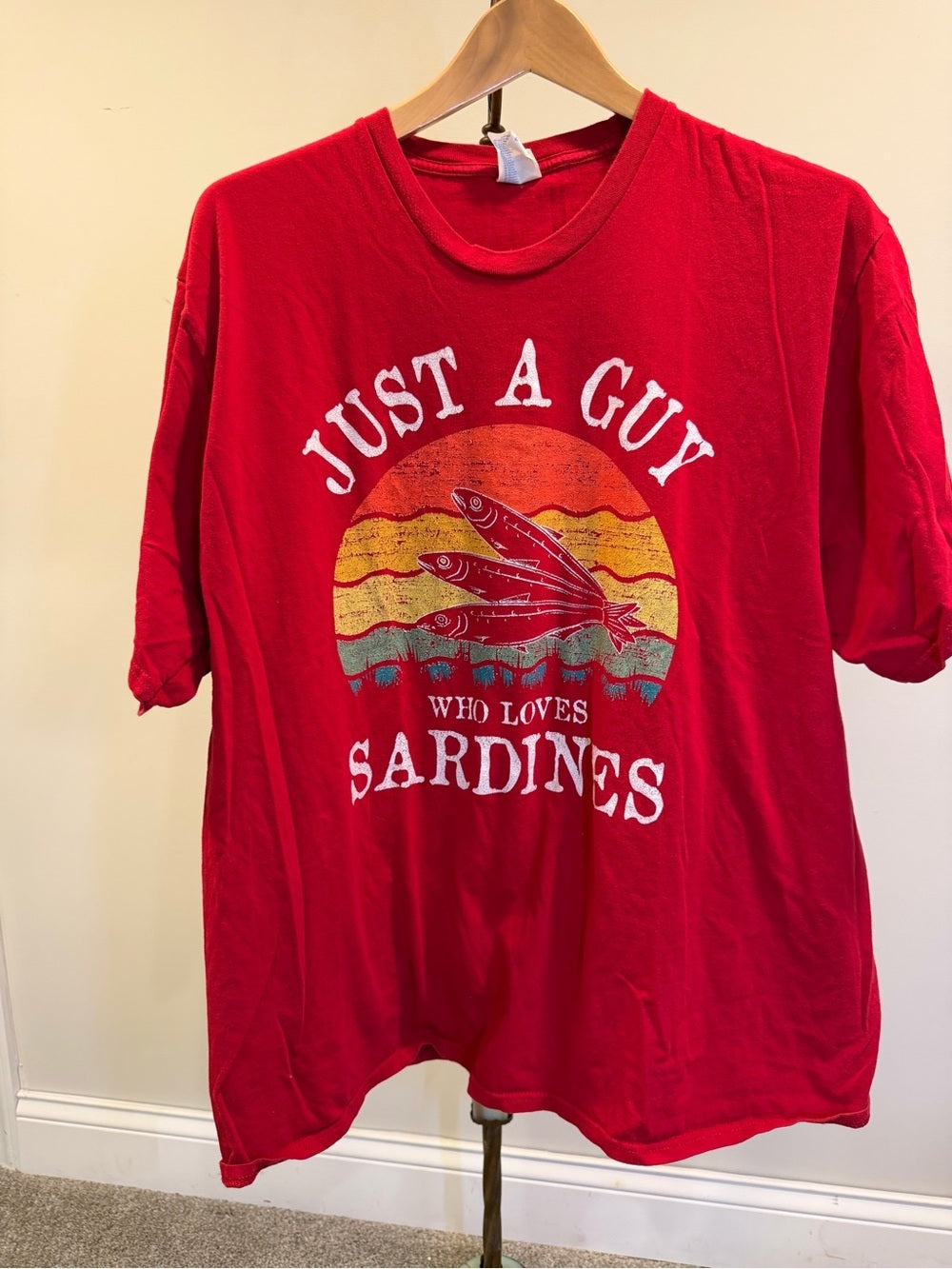 GT-0139 Just A Guy Who Loves Sardines Graphic T-Shirt XL Red Fish Foodie Tee
