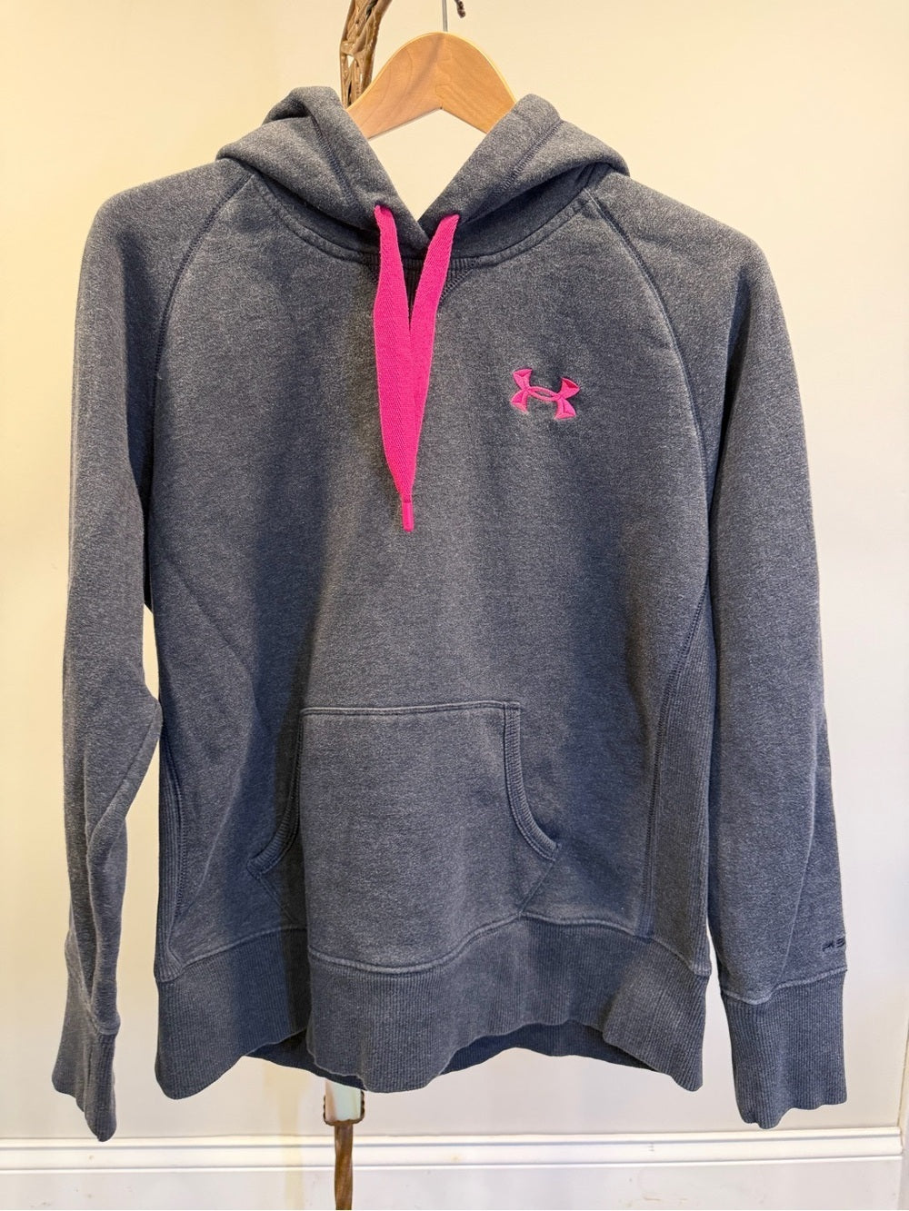 GT-0142 Under Armour Storm Hoodie M Gray Hot Pink Loose Fit Fleece Pullover