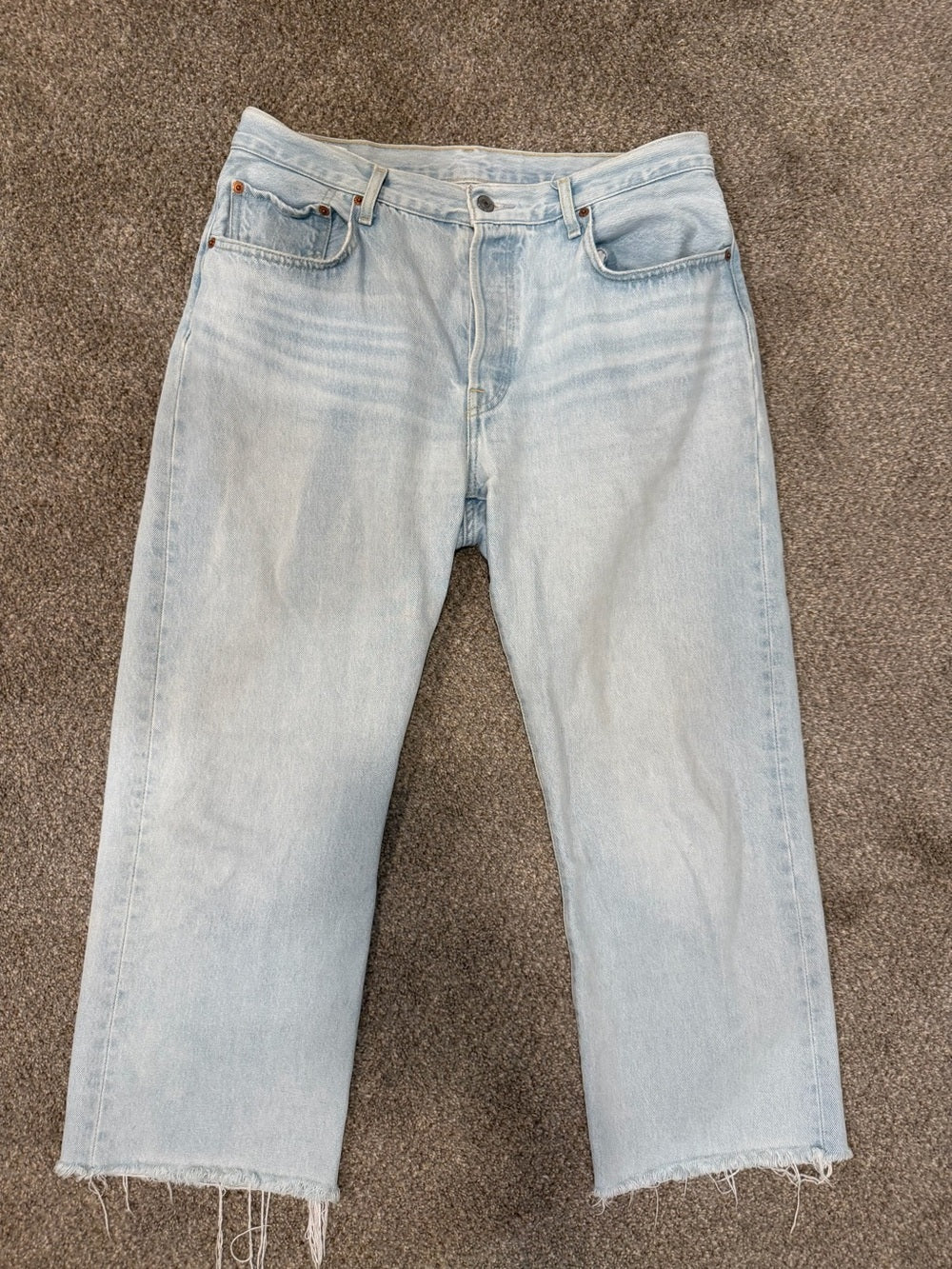 GT-0169 Levi’s 501 ’90s Light Wash Cropped Straight Leg Jeans Raw Hem