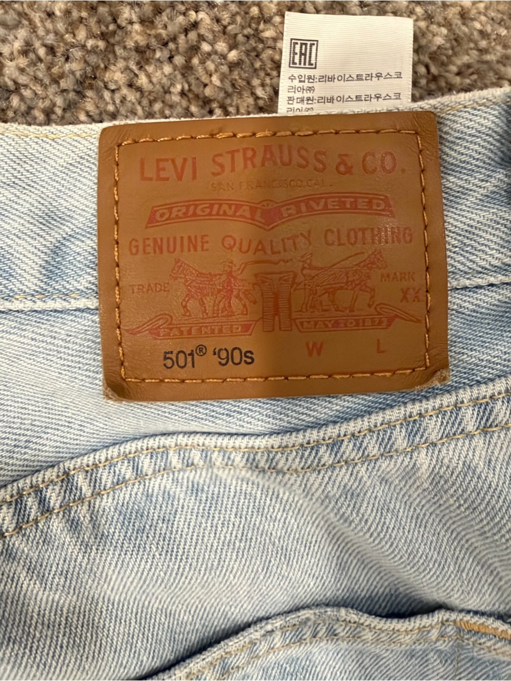 GT-0169 Levi’s 501 ’90s Light Wash Cropped Straight Leg Jeans Raw Hem