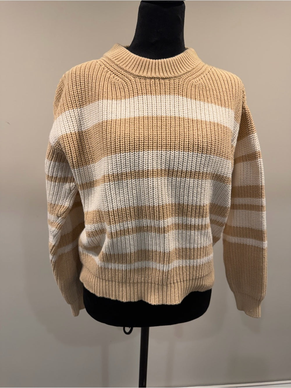 VEDA Chunky Knit Striped Sweater Tan Cream Crewneck Women’s M Coastal Cozy