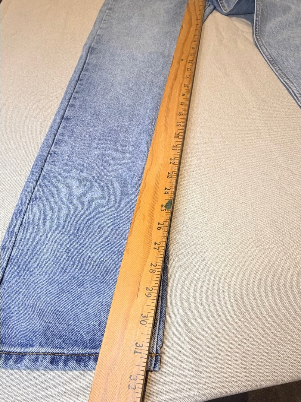 (7) J.galt Women’s Straight Leg Jeans in Light Blue Wash