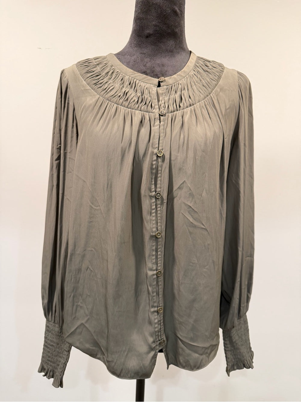 GT-0249 Ramy Brook Olive Green Ruched Button Front Blouse XS Smocked Cuffs
