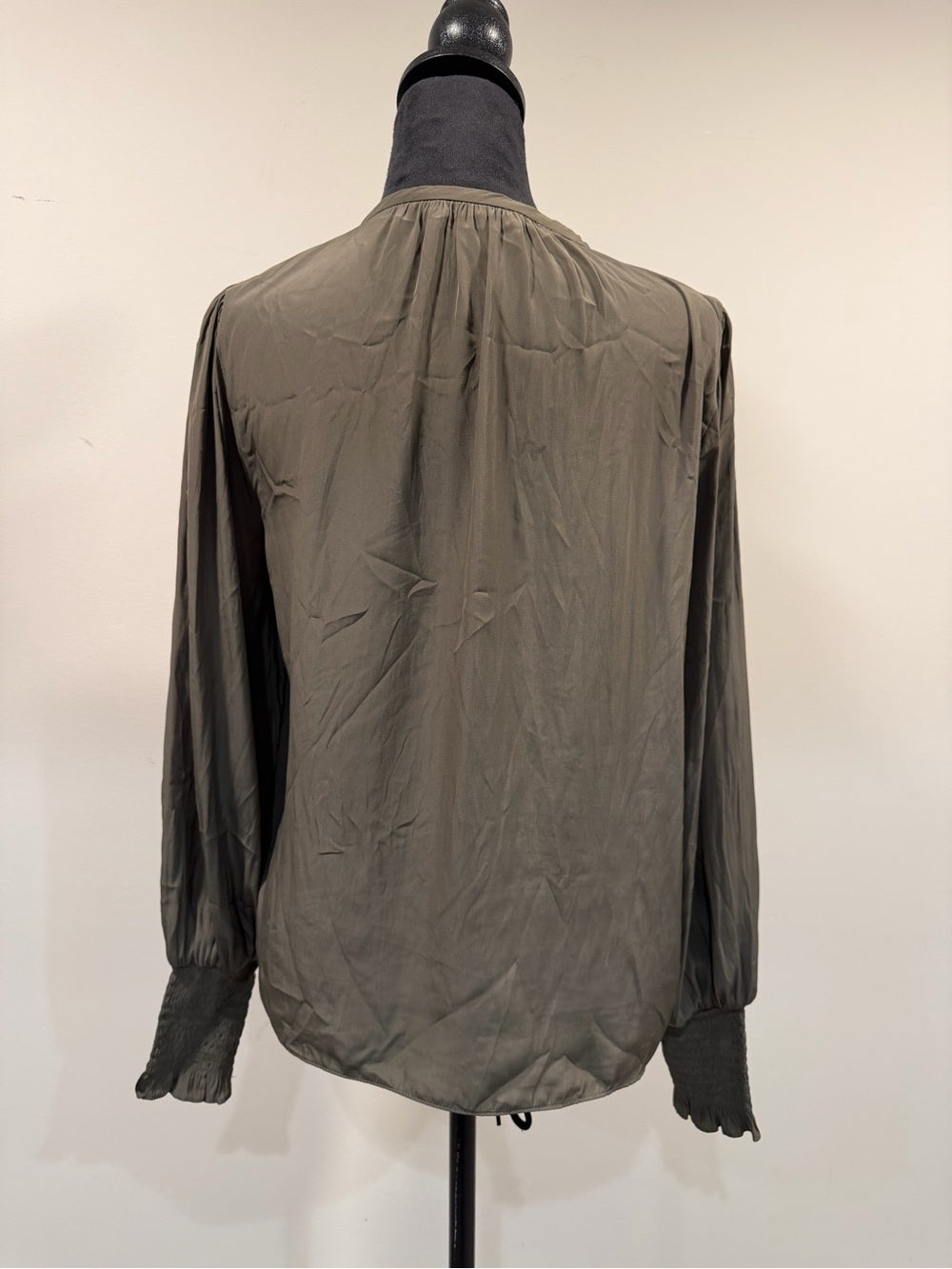 GT-0249 Ramy Brook Olive Green Ruched Button Front Blouse XS Smocked Cuffs