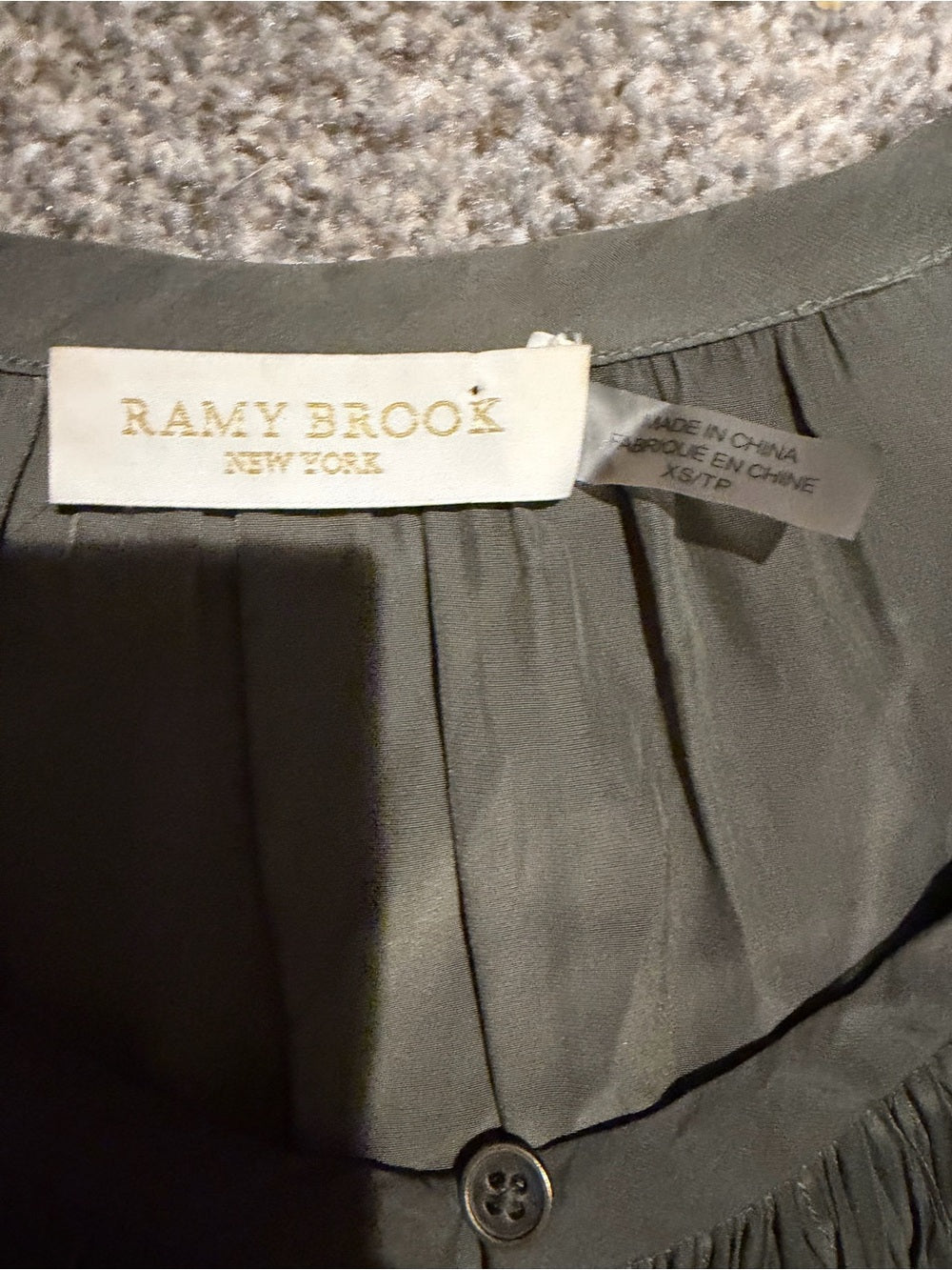 GT-0249 Ramy Brook Olive Green Ruched Button Front Blouse XS Smocked Cuffs
