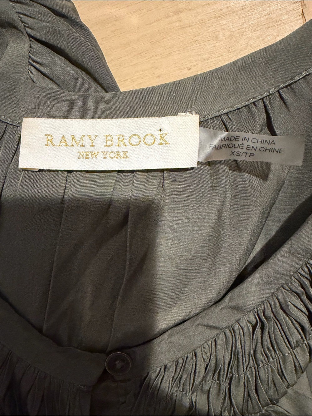 GT-0249 Ramy Brook Olive Green Ruched Button Front Blouse XS Smocked Cuffs