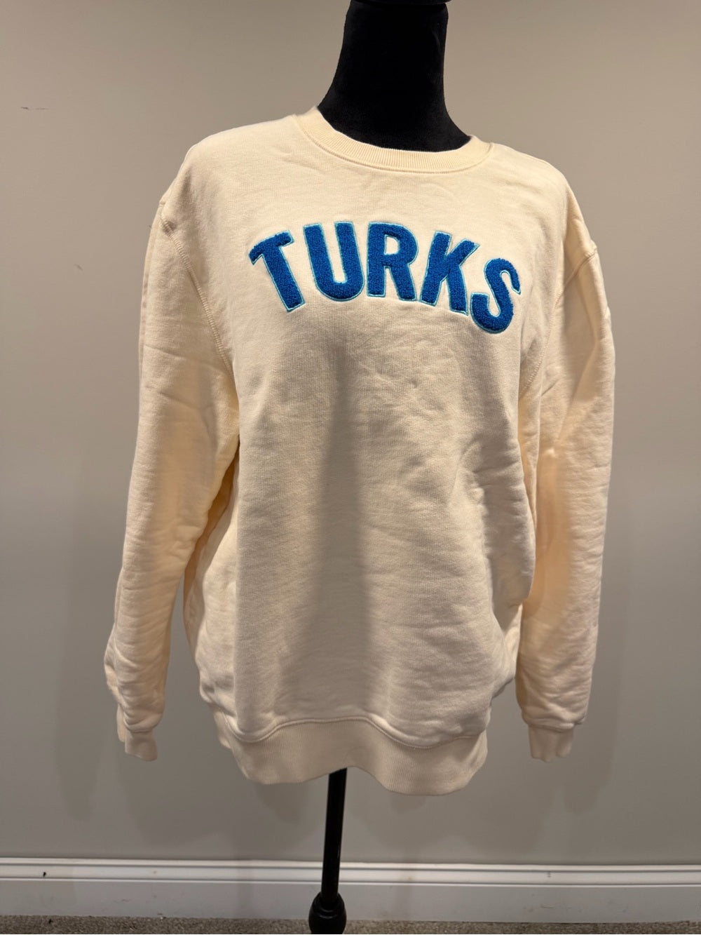 OKAICOS Turks Cream Blue Chenille Letter Crewneck Sweatshirt L GT-0222