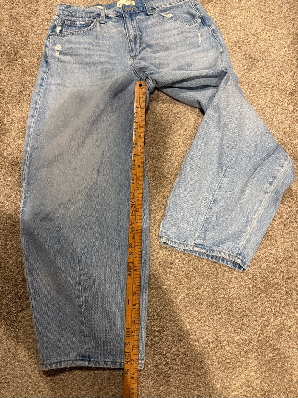 Universal Thread High Rise Easy Barrel Jeans Light Wash Distressed 8 GT-0269