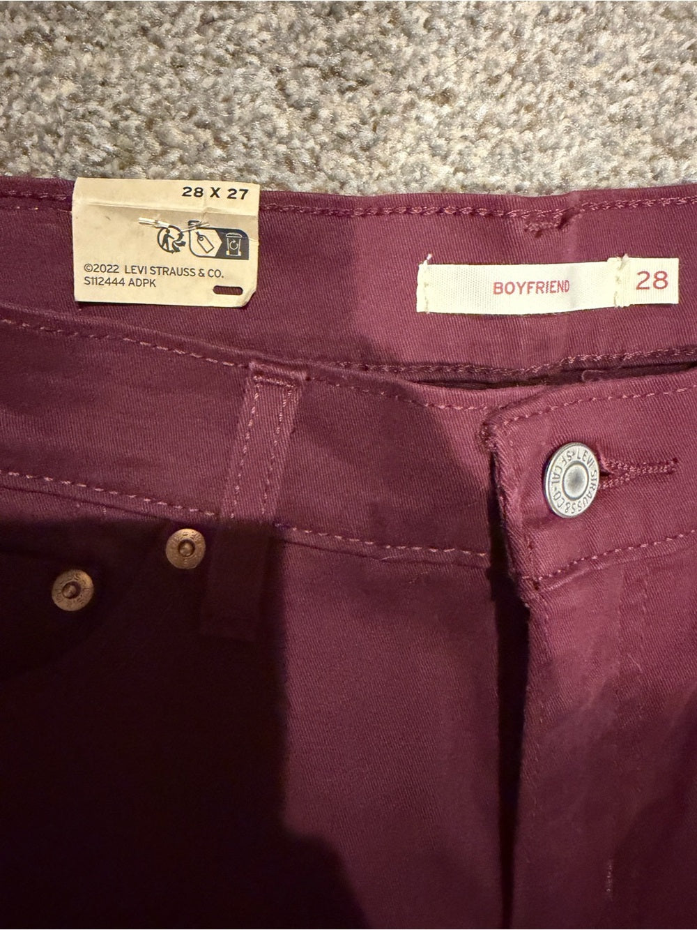 Levi’s Boyfriend Jeans Burgundy Wine Mid Rise Tapered 28x27 NWT GT-0272